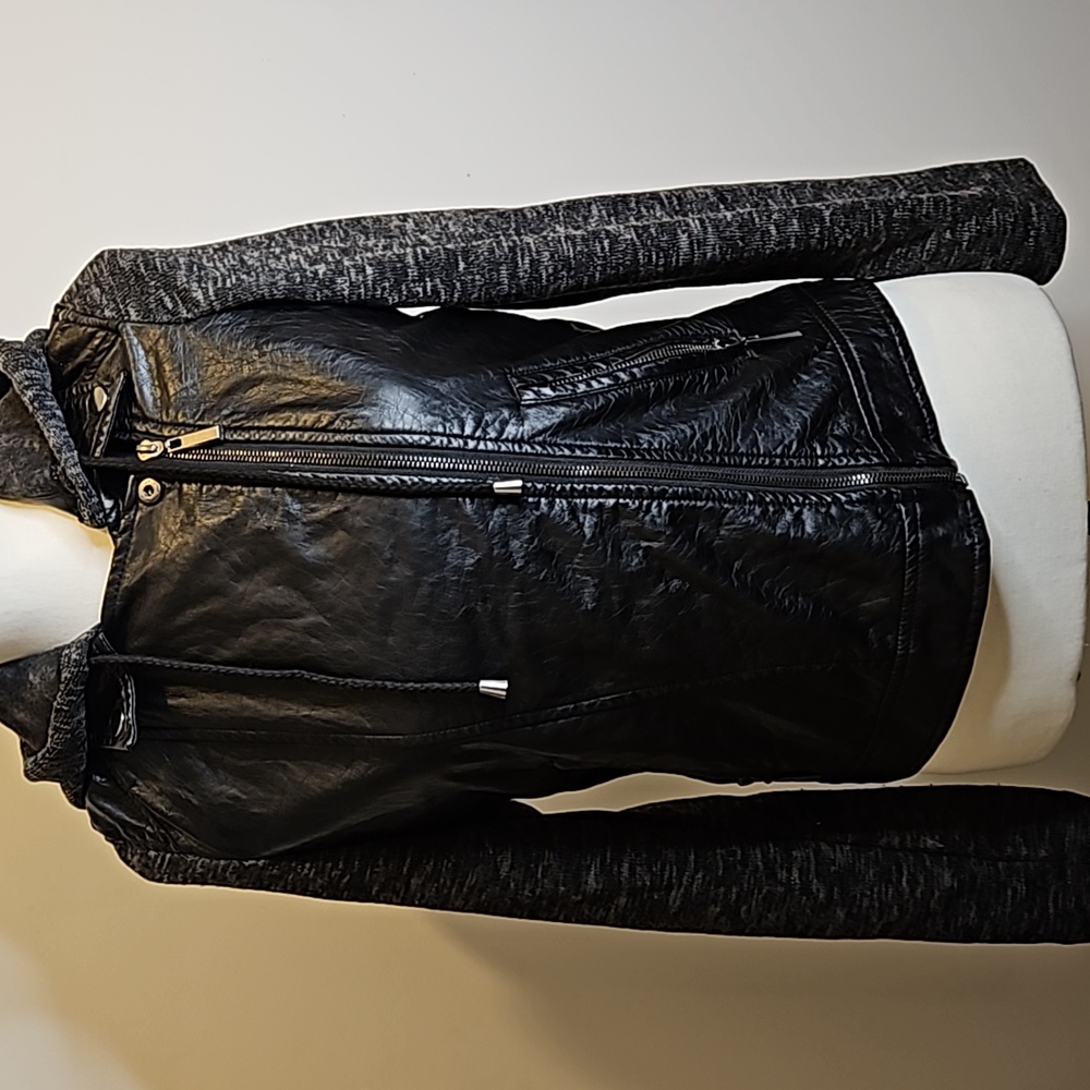 J2 Junior Girl's Size Small Leather Jacket W/removable Hood #W-672